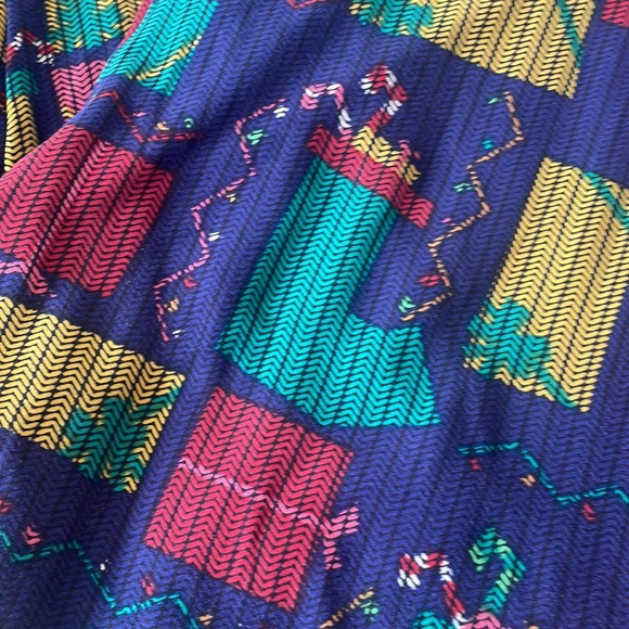 LuLaRoe one size leggings - vintage Christmas with packages and stockings - Picture 4 of 5